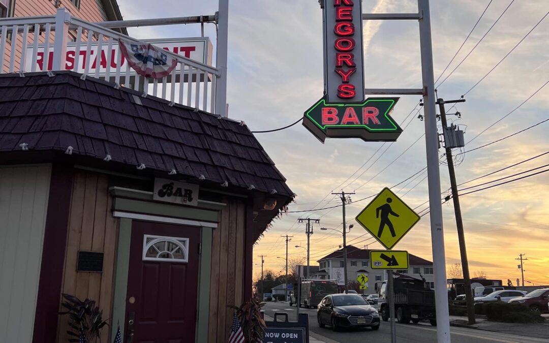 Sing, sip and shine: Gregory’s Open Jam turns Sundays into show days